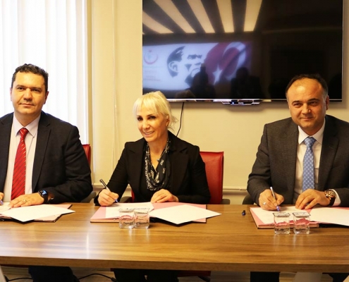 Eskişehir İl Sağlık Müdürlüğü, İl Milli Eğitim Müdürlüğü ve Engelsiz Yaşama Derneği (EyDer) arasında, Az Görenler'e dair işbirliği protokolü imzalandı - 2019